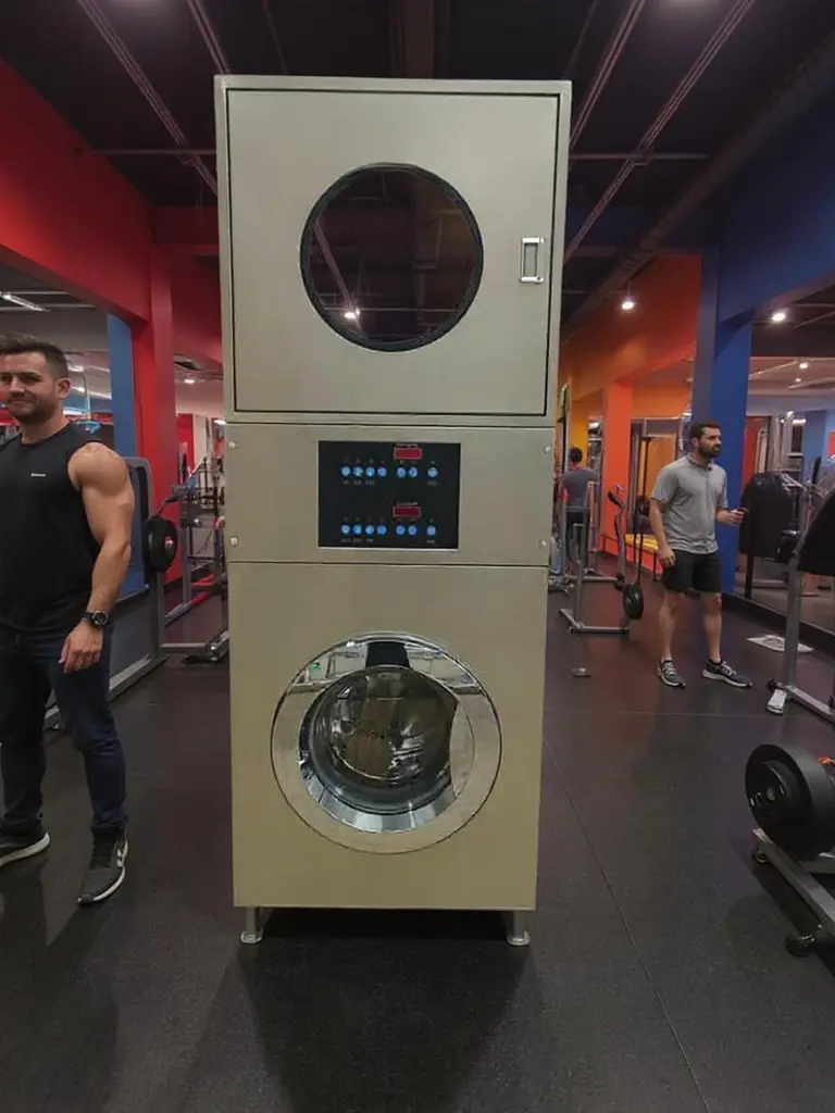 Machine NOVOLAV salle musculation colorée.webp
