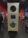 Machine NOVOLAV salle musculation colorée.webp